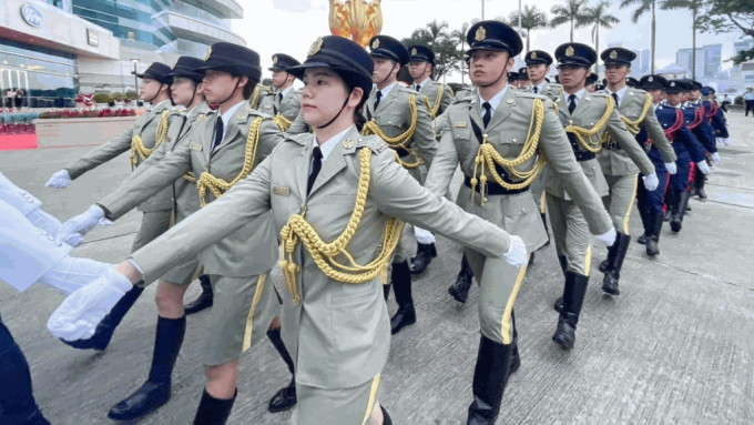 為慶祝中華人民共和國成立74周年，政府於灣仔金紫荊廣場舉行升旗禮。香港海關FB