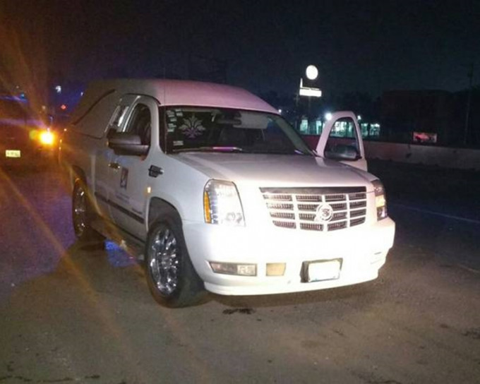 警方拘捕偷车贼，并找回灵车与遗体。特拉克帕克市警察局fb图片