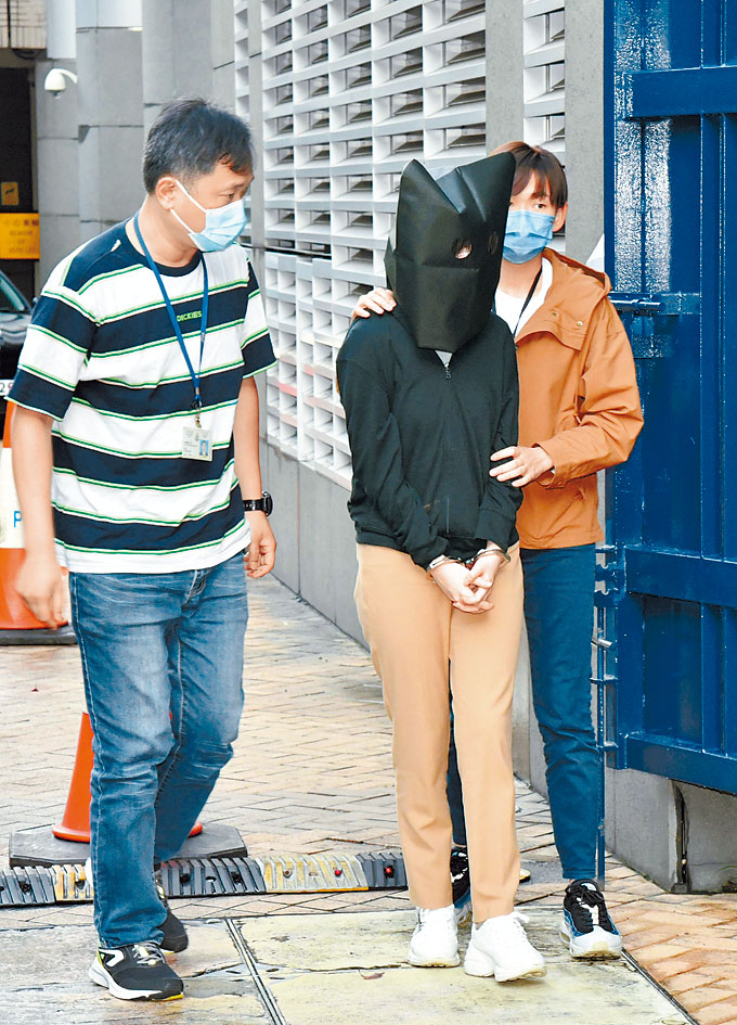 警方去年九月拘捕一名涉及电骗案的「女特务」。