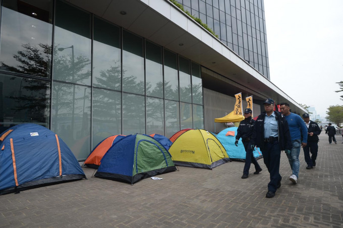 示威者移師添美道紮營。