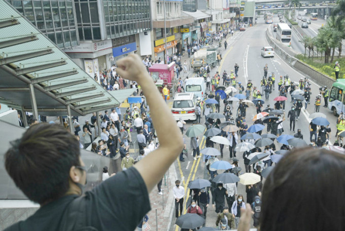 网民去年11月12日发起「破晓行动」。 资料图片