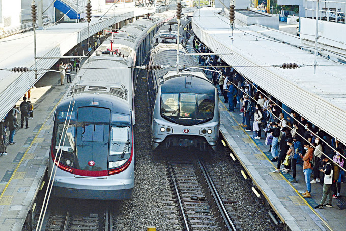 ■東鐵綫新信號系統啟用，全新九卡車列車亦首度服務乘客。