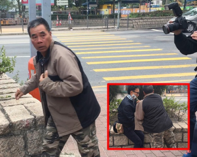 锺连辉早前在法庭门外打一名摄影记者。资料图片
