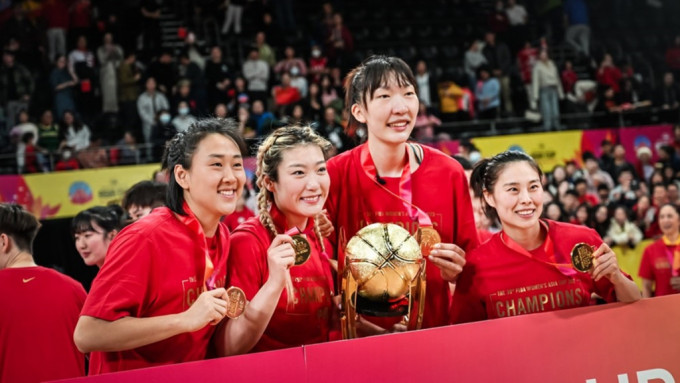 中国女篮击改日本，事隔12年再夺亚洲杯冠军。