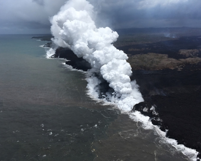 基拉韦厄火山产生的雾霭日内将继续向西扩散。AP