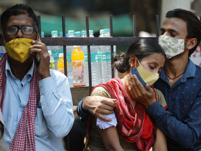 印度新增逾33万宗确诊，再创全球单日纪录。AP图片