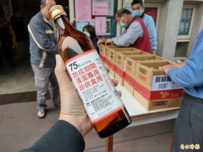 台灣宜蘭酒廠百年來首次轉產消毒酒精。網上圖片