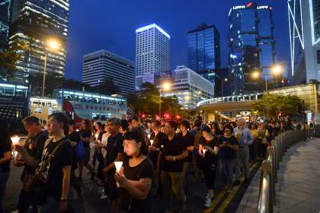 支联会早前于遮打花园集会游行至中联办悼念刘晓波。