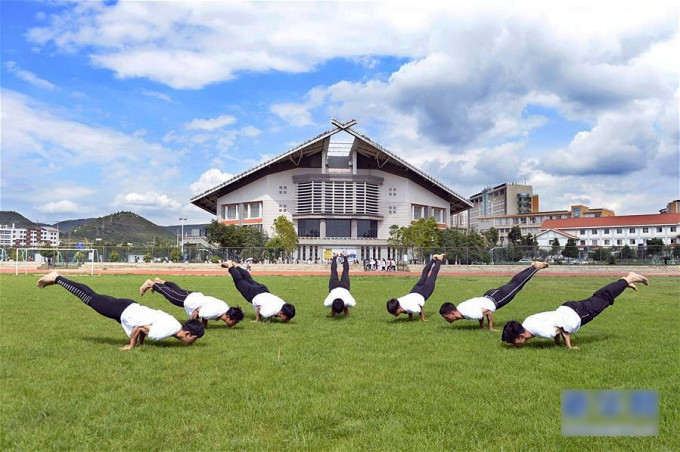 云南中印瑜伽学院，去年招收60名本科生及12名瑜伽硕士生。网图
