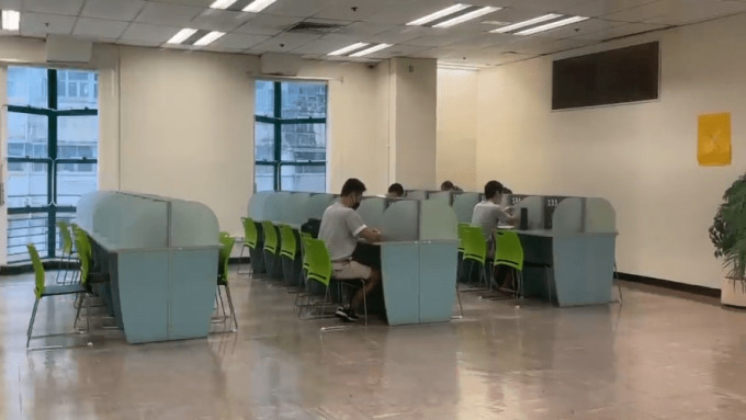 公共圖書館學生自修室於3月1日至5月31日考試期間延長開放時間。電視擷圖