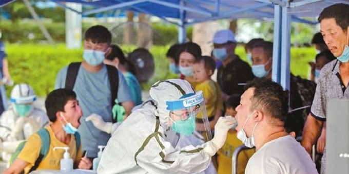 深圳要求外地回深圳的人员接受多次核酸检查。