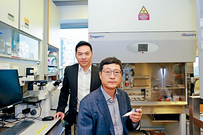 杨伟国（左）与吕维加领导的3D空间打印人体组织与器官研究，成为首个获国家级「过河」资助的本港科研项目。