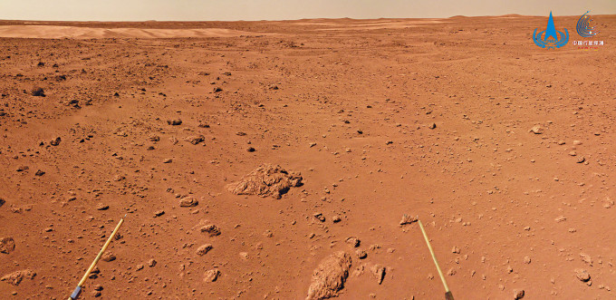 國家航天局公開「祝融號」火星車拍攝的火星表面最新照片。