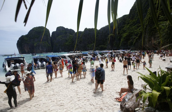 泰国研究对访泰的外国旅客徵收旅游税。AP图片