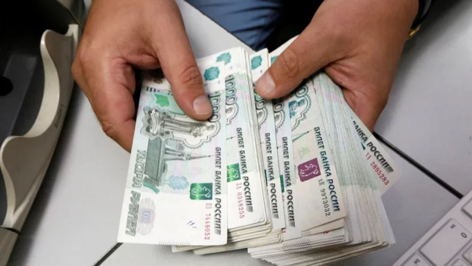 俄罗斯上周四下令未来所有债务将以卢布支付。AP资料图片
