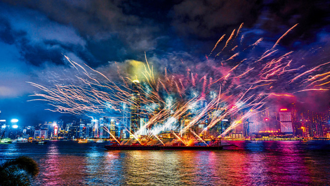 港府計劃每月在維港舉辦煙火和無人機匯演，最快五一黃金周推出首演。