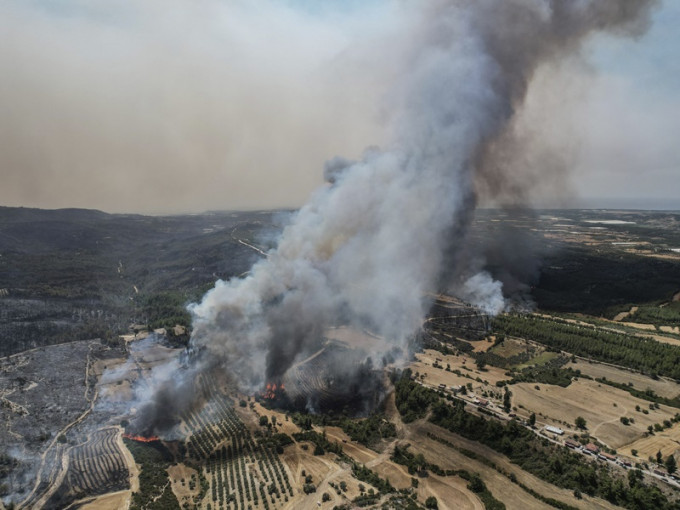 土耳其自上周三开始发生连串山火。AP