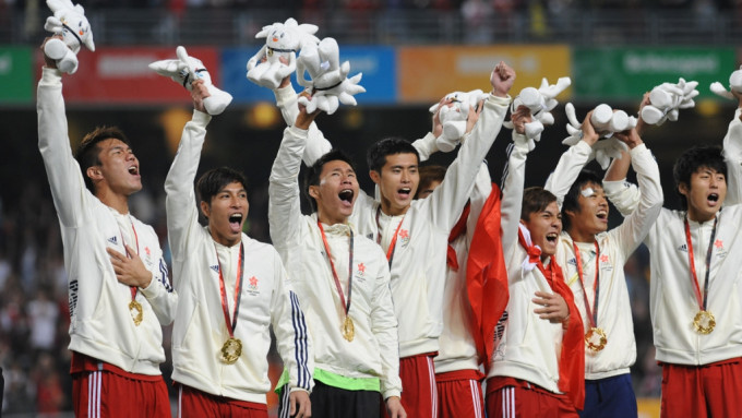 叶鸿辉在2009年助港队赢得东亚运足球金牌，创造传奇。