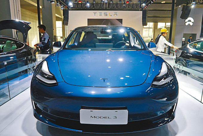 Tesla获得租车公司Hertz的巨额定单，涉及10万辆电动车。