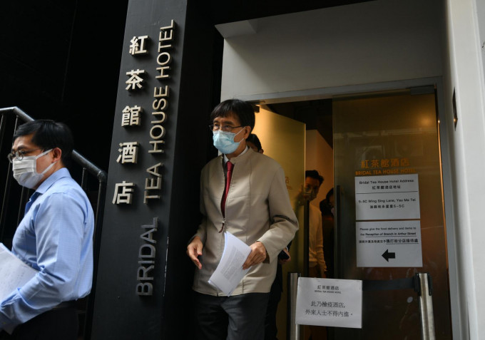 袁国勇表示所有外判清毒公司都必须遵从衞生防护中心的指引，消毒有确诊者居住过的房间。