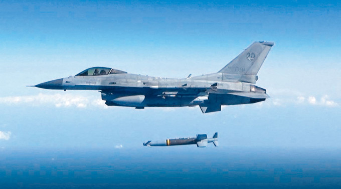 南韓空軍一架F-15K戰機，周三向北方界綫以北公海發射精密空對地導彈。