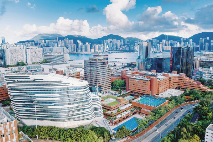 香港理工大学（理大）与香港的发展息息相关，在社会及经济发展的不同阶段中，扮演著重要的角色，推动香港、国家及世界的进步。