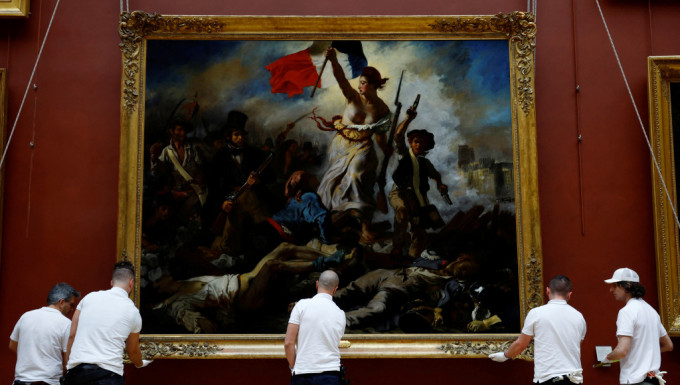 法國國寶級名畫《自由引導人民》還原「本色」再公開展出。