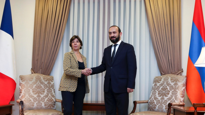 法國外長與亞美尼亞外長會面。美聯社圖片