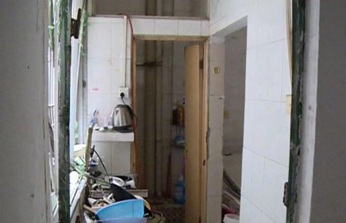 广州疑洗衣机爆炸致4伤。微博图