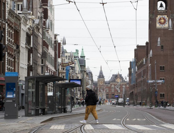 为防止疫情蔓延，荷兰早前宣布封城，限制居民活动。AP资料图片