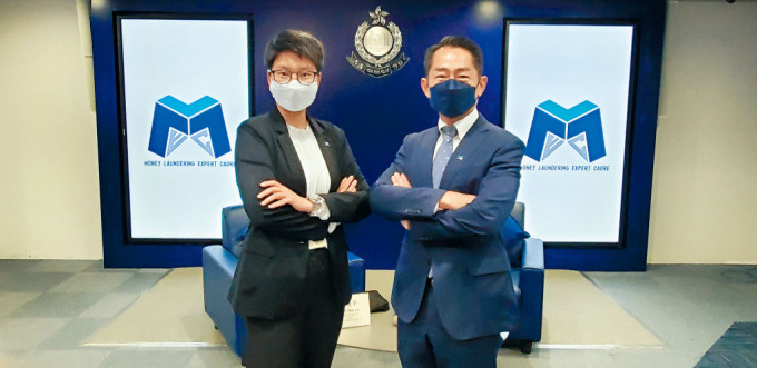 「洗黑钱专家」专队副指挥官邹祥有(右)及专队成员鄢晓宇(左)，谈及本港洗黑钱案件最新趋势。