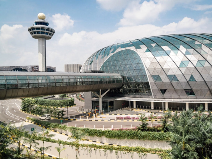 新加坡樟宜機場第三航站大樓有兩名工作人員確診新冠肺炎。網圖
