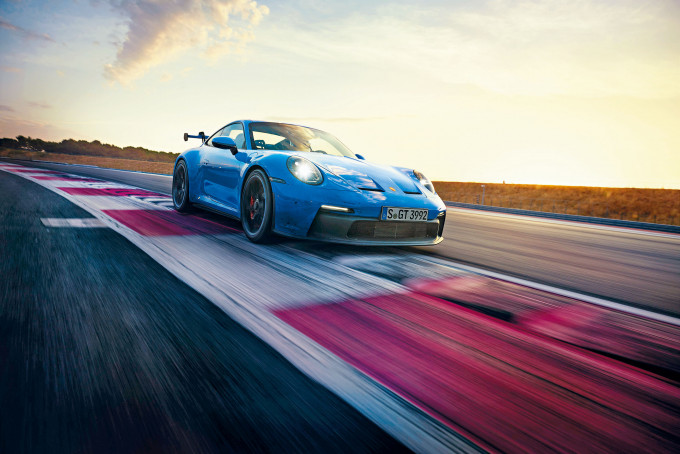 新一代911 GT3於德國紐布靈北環賽道造出6分59.927秒圈時，足足比上代快了17秒！