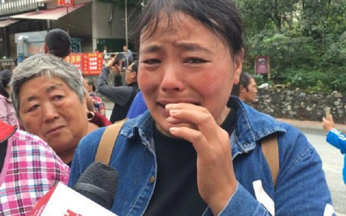 耿达镇一名女子哭诉家中有5人失联。网上图片