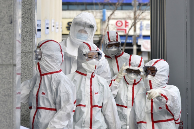 传南韩抗疫医院16护士逃疫集体辞职，医院厘清是误会。AP