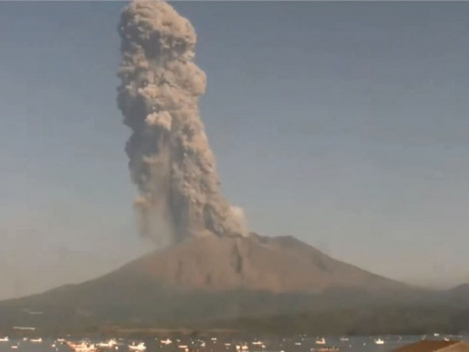 日本鹿兒島縣的櫻島火山大噴發。（網圖）