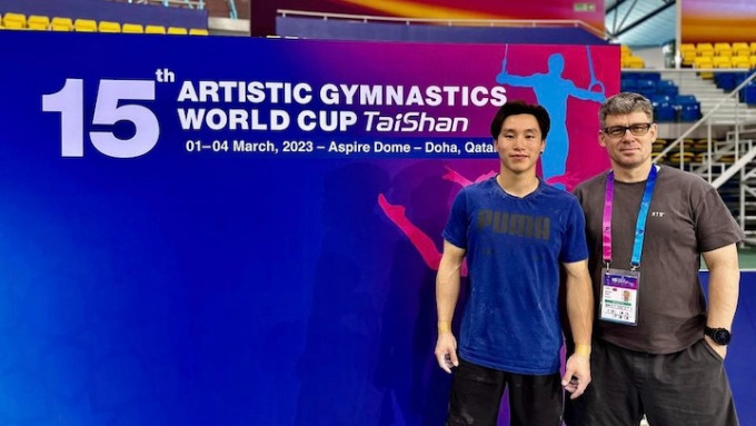 石伟雄于体操世界杯多哈站打入决赛。教练塞治图片