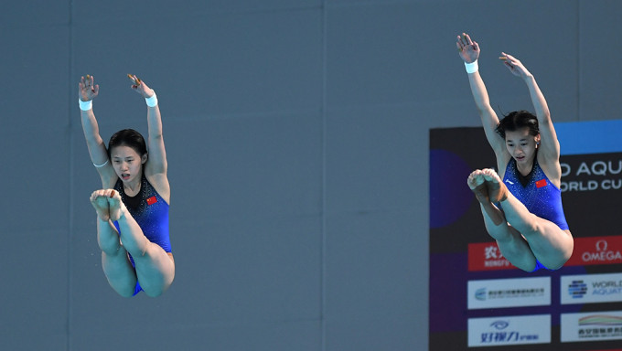 全红婵陈芋汐组合双人十米台夺冠，为2023跳水世界杯首金。中新社