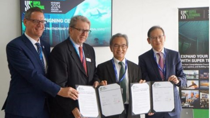 首届Super Terminal Expo将于明年11月登陆亚博馆，苏泽光（右二）表示，彰显香港推动航空物流业发展的决心。