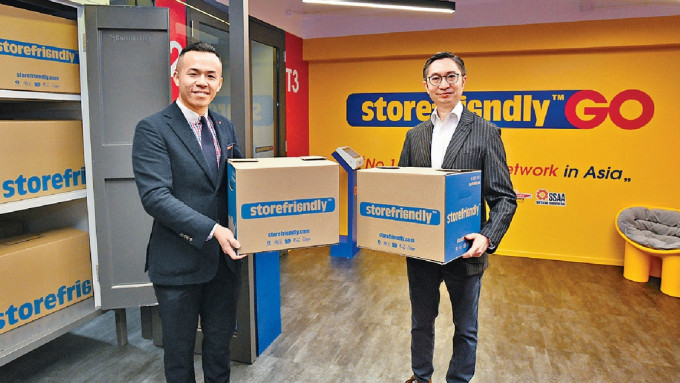「储存易」创办人兼集团主席陈启豪（Kevin）（左)开拓本地迷你仓市场，业务扩展至亚洲其他地区。
