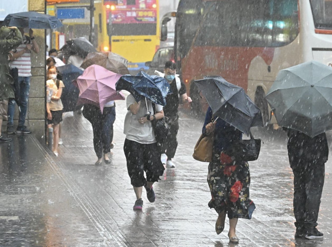 珠江口以西強雷雨區發展。資料圖片