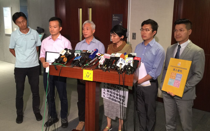 议会阵线的6名议员，今日与行政长官林郑月娥会面，交流施政报告建议。