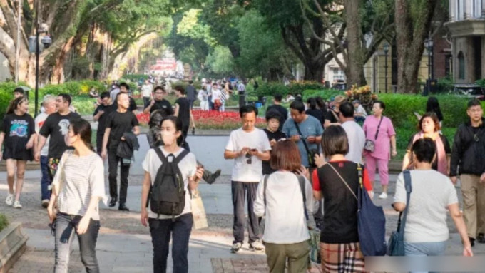 內地多地氣溫較常年偏高，廣州將經歷有氣象紀錄以來最長夏天。圖為廣州番禺。。微博