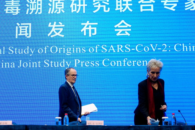 SAGO成员包括荷兰学者古柏曼斯（Marion Koopmans）(右)等人，曾在今年前往中国武汉，就疫情起源进行调查。REUTERS图片