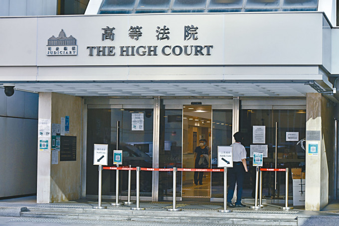 中年汉被控串谋妨碍司法公正一案于高院开审。