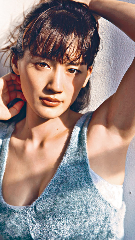 綾瀨遙昨日被雜誌爆秘密與韓星魯敏宇拍拖兩年。