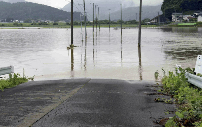 大雨導致秋田河川決堤。美聯社