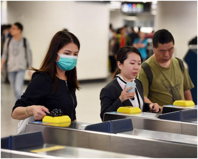 港铁将于5月11至13日提供大约半价的车票价惠，预计有逾1300万人次受惠。