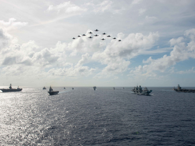 美軍太平洋艦隊在Facebook公布聯合軍演照片。