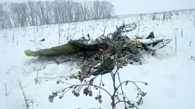 客機失事後發現墜毀在市郊的拉緬斯科耶地區。（AP)